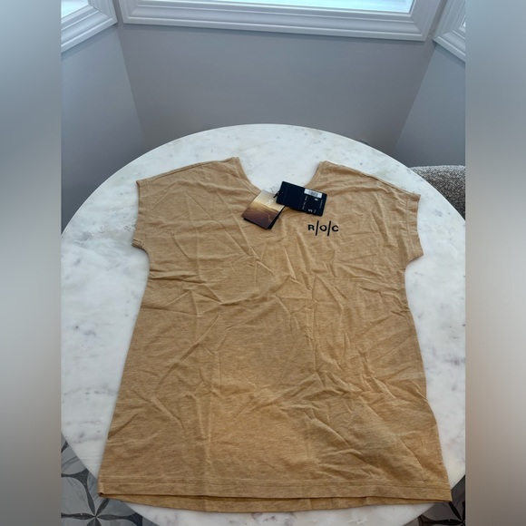Women’s On Cloud Tee Shirt Size Small New - Picture 1 of 4
